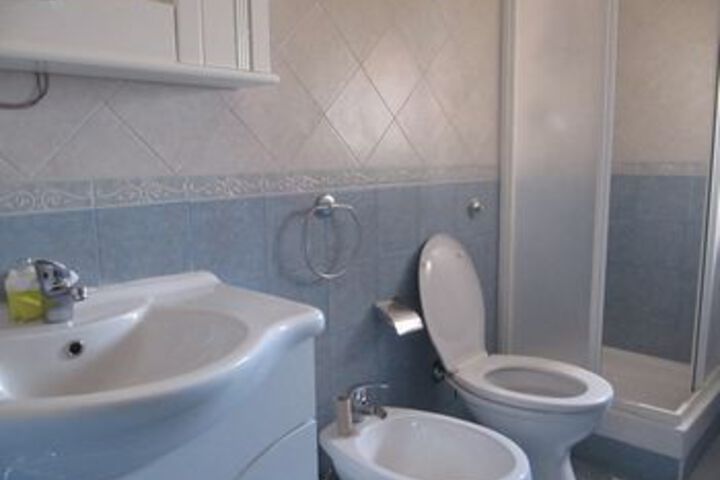 Room 2 of 18