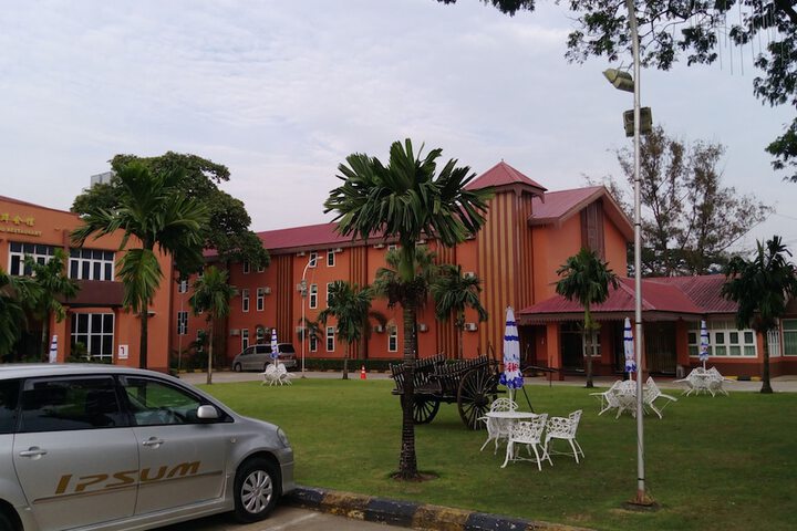Hotel Exterior 55 of 61