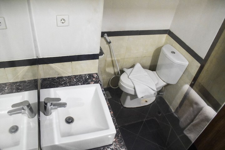Bathroom Interior Photo