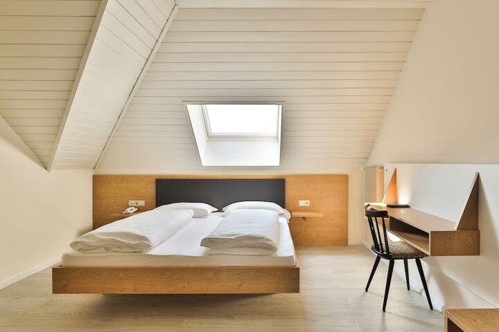 Room 15 of 120