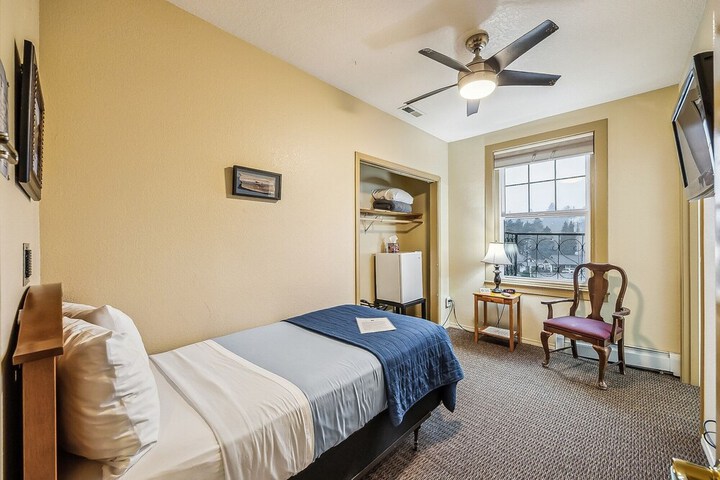 Room 47 of 118