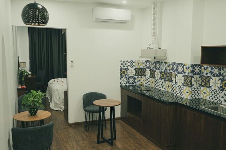 Room 10 of 16