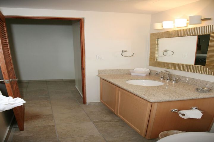 Room 14 of 33