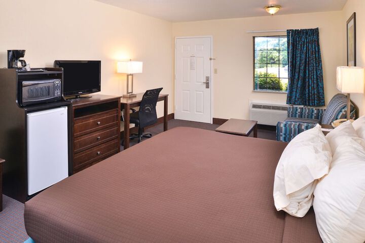 Standard | King Bed (3 of 9)
