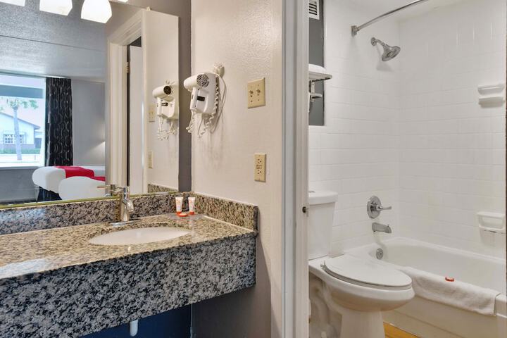 Double Accessible King Size Bed (8 of 8)