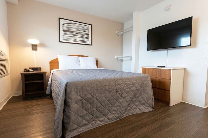 Room 9 of 25