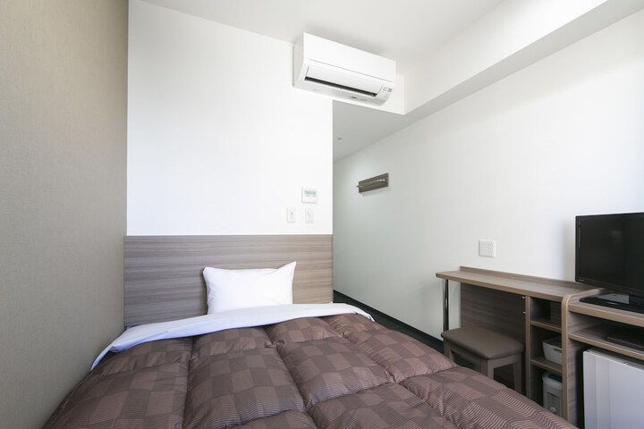 Room 8 of 35