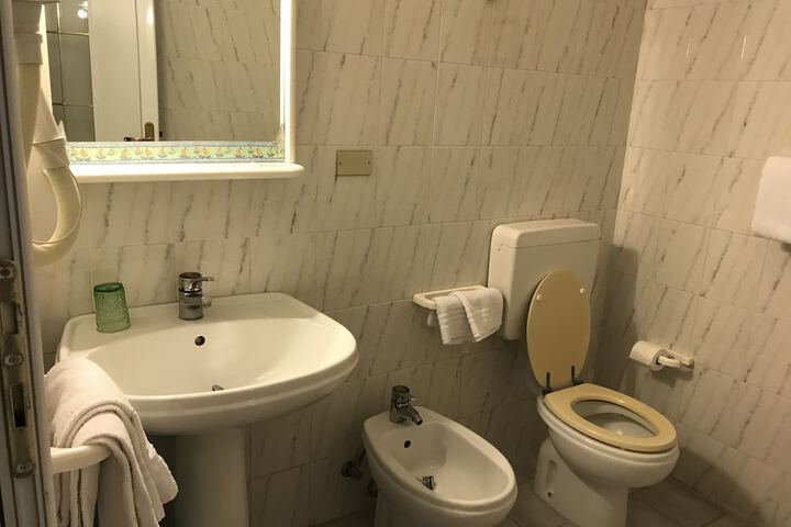 Room 18 of 32