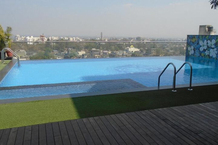 Hotel with Pool