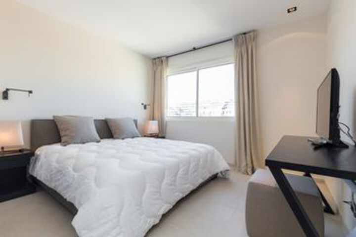 Room 9 of 31