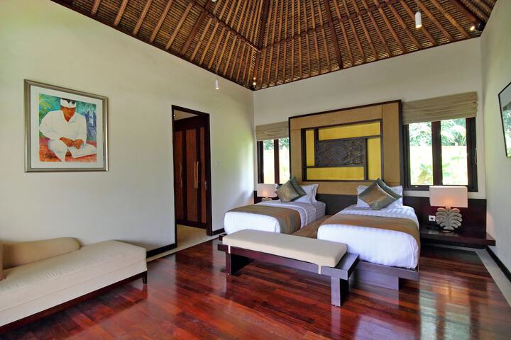 Room 15 of 53