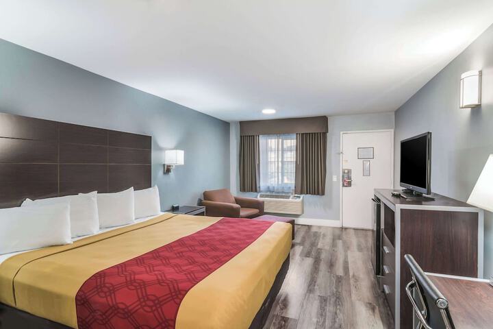 1 King Bed Accessible (8 of 8)