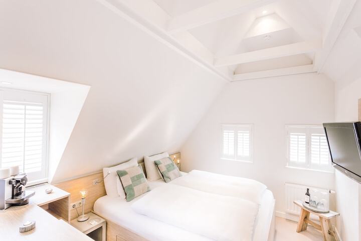 Room 4 of 44