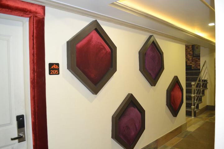 Ballroom/Hall 19 of 24