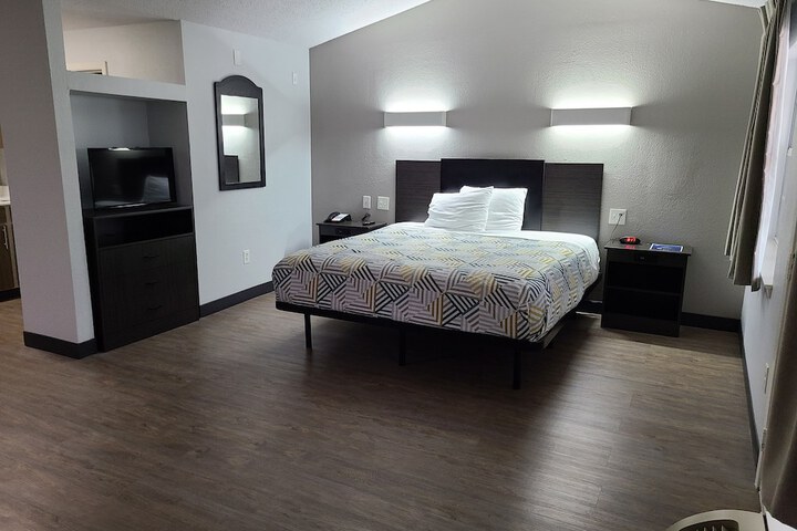 1 Queen Bed Kitchen (7 of 25)