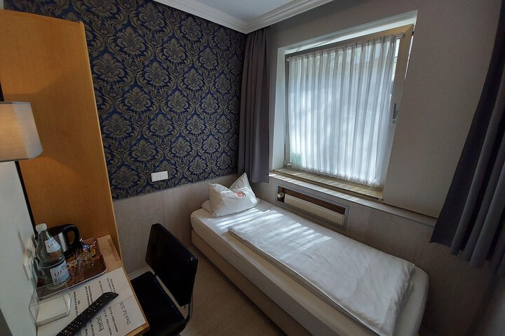Room 7 of 43