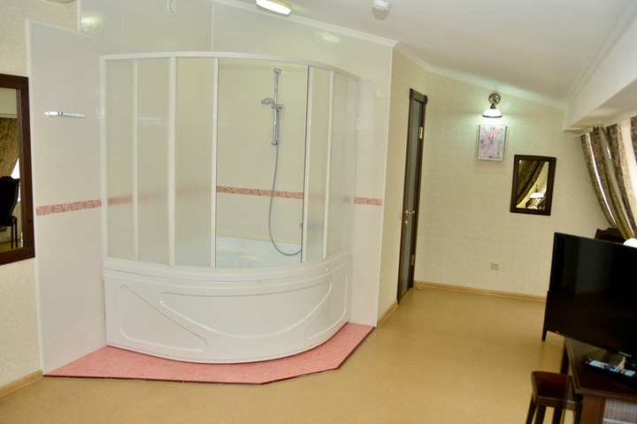 Room 2 of 3