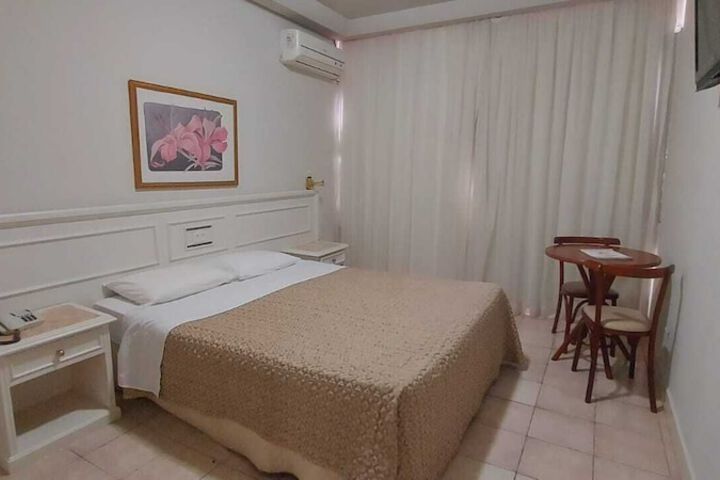 Room 32 of 80