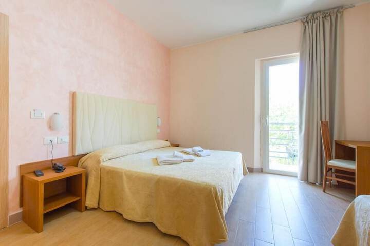Room 7 of 11