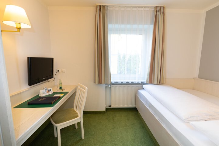 Room 7 of 39