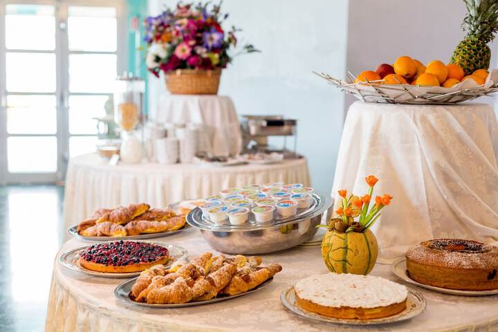 Breakfast buffet