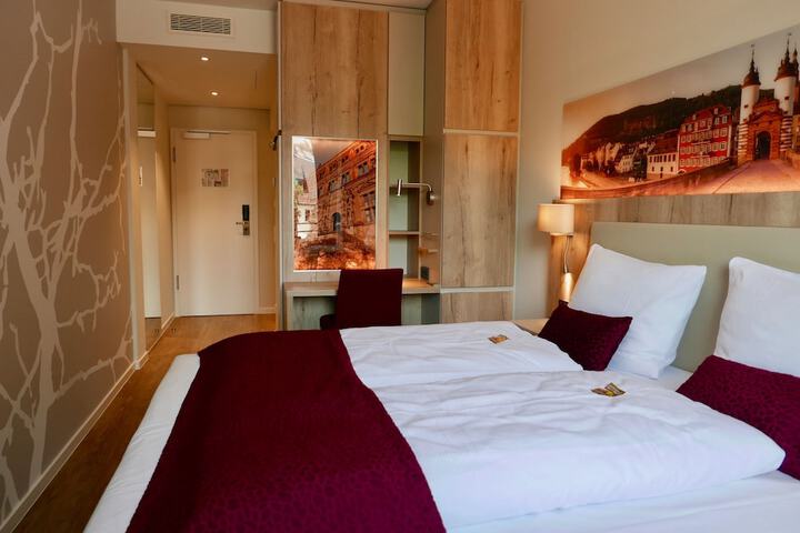 Room 10 of 43