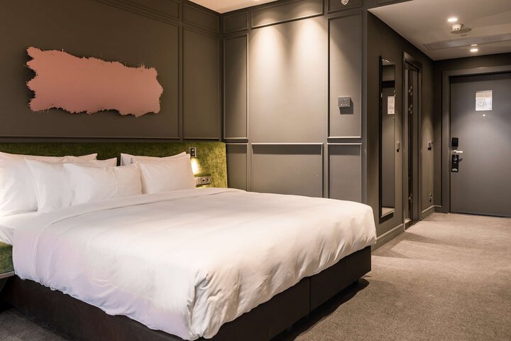 Room 14 of 280