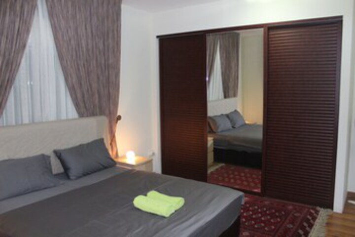 Room 12 of 22