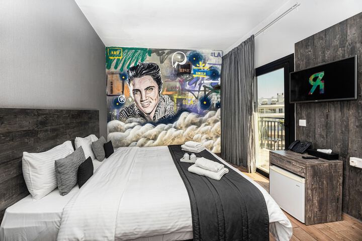 Room 39 of 216