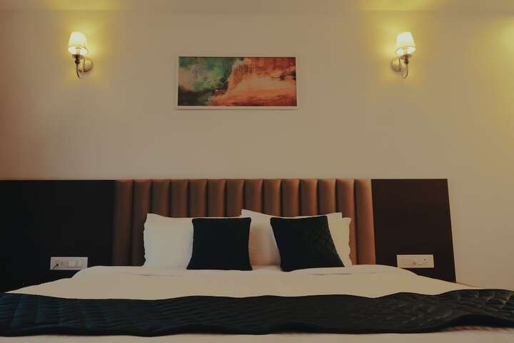 Room 13 of 33