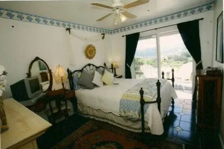 Image of HILLCREST COUNTRY INN
