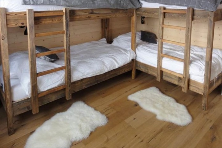 Room 4 of 33