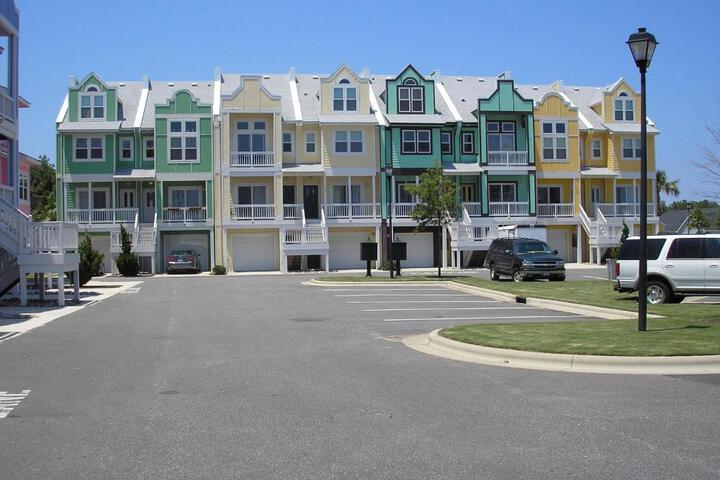 Exterior of Cambridge Cove at Bermuda Bay by Kees Vacations