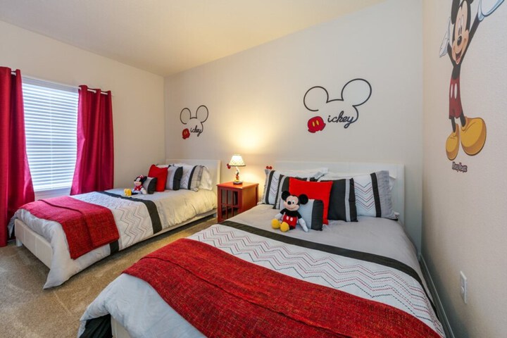 Room 8 of 33