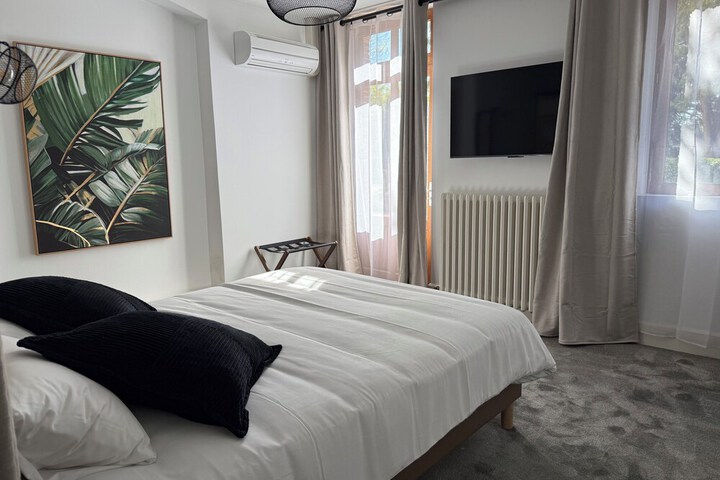Room 2 of 28