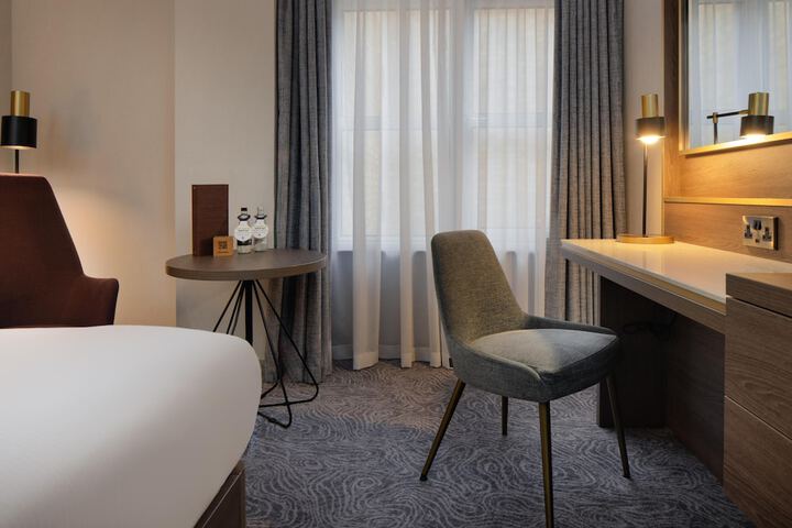 Room 33 of 157