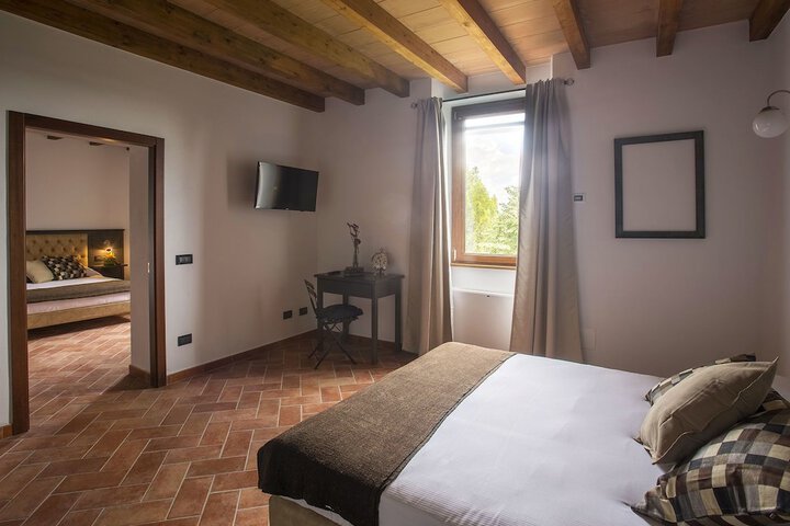 Room 10 of 34