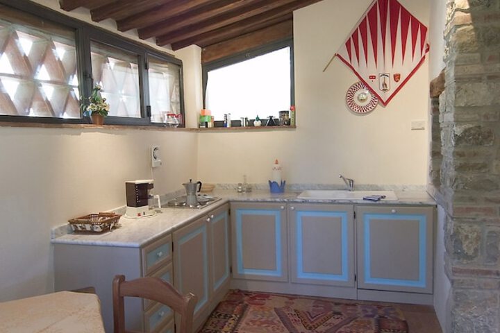 Room 4 of 68