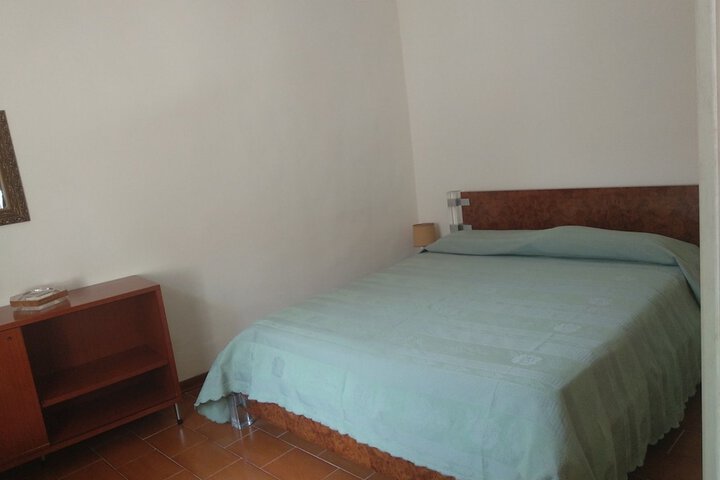 Room 7 of 33