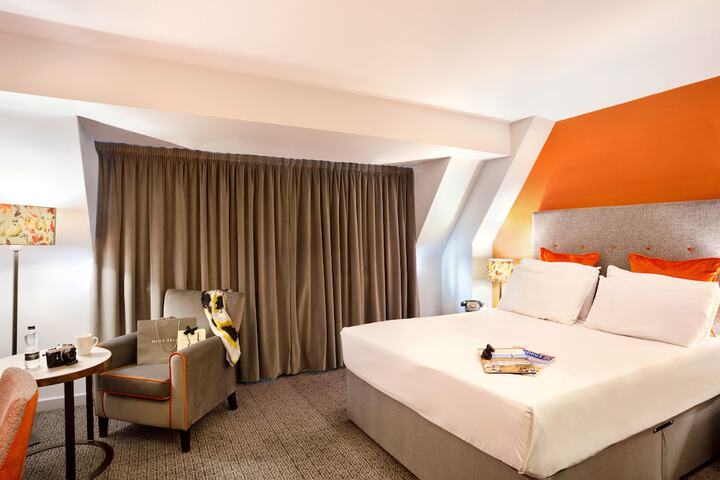 Room 6 of 42
