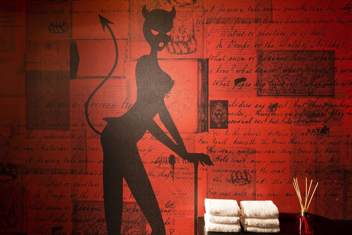 Room 27 of 43