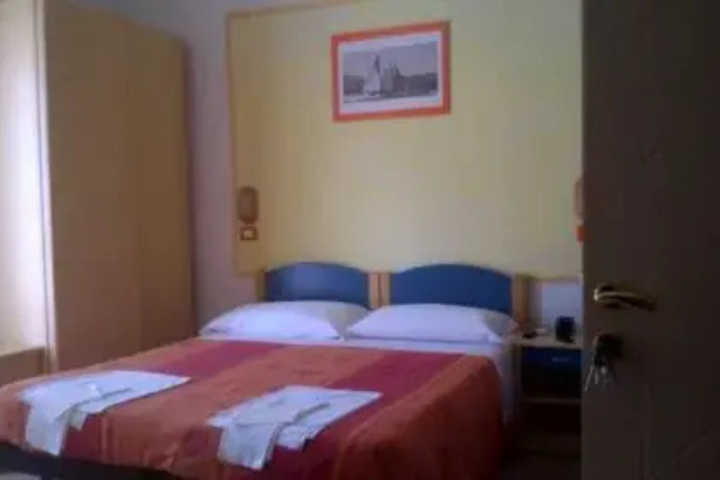 Room 2 of 11
