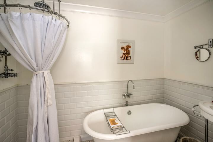 Room 72 of 110