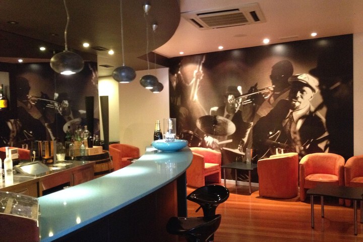 Lounge 42 of 53