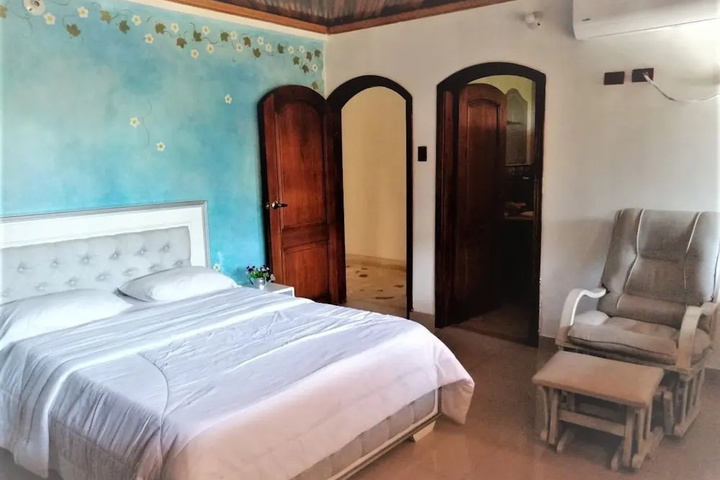Room 4 of 18