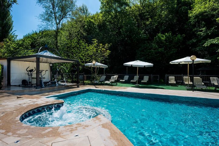 Pool 76 of 124