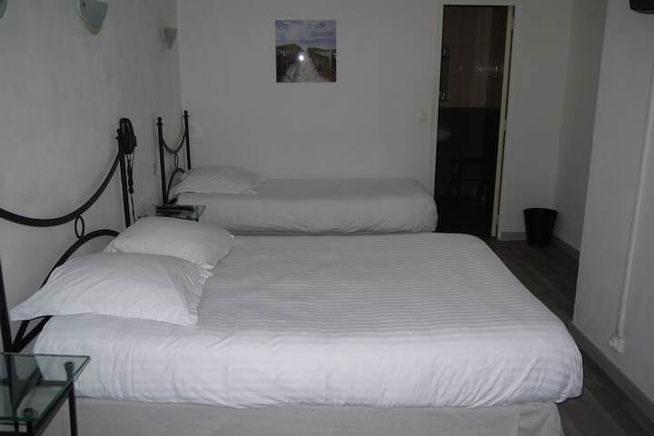 Room 10 of 18