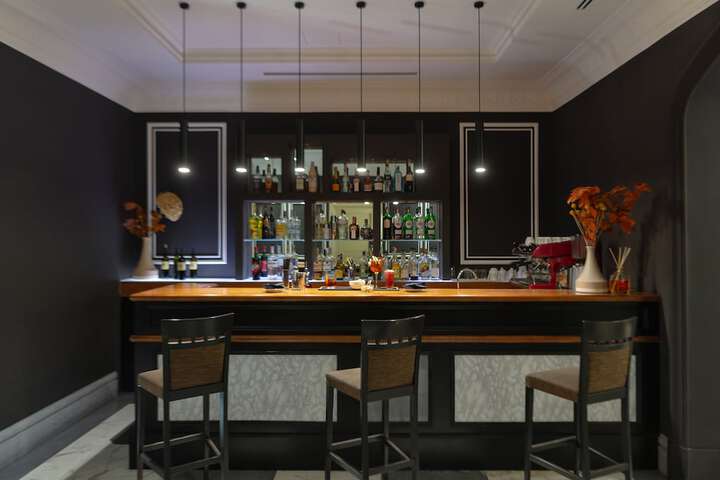 Lounge 52 of 54