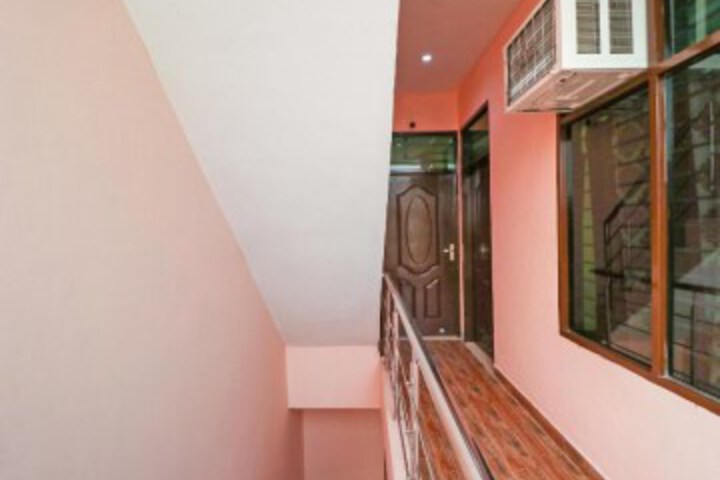 OYO 76432 Apsra Inn