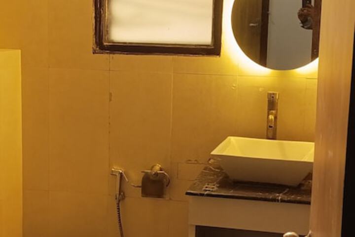 Room 52 of 69